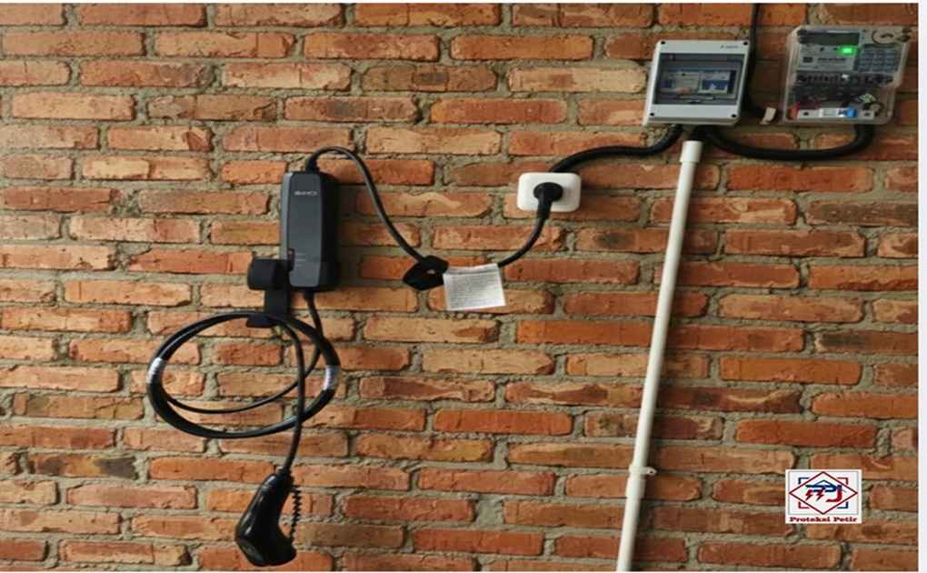 Instalasi Grounding Home Charger Portable EV dan Instalasi Stop Kontak